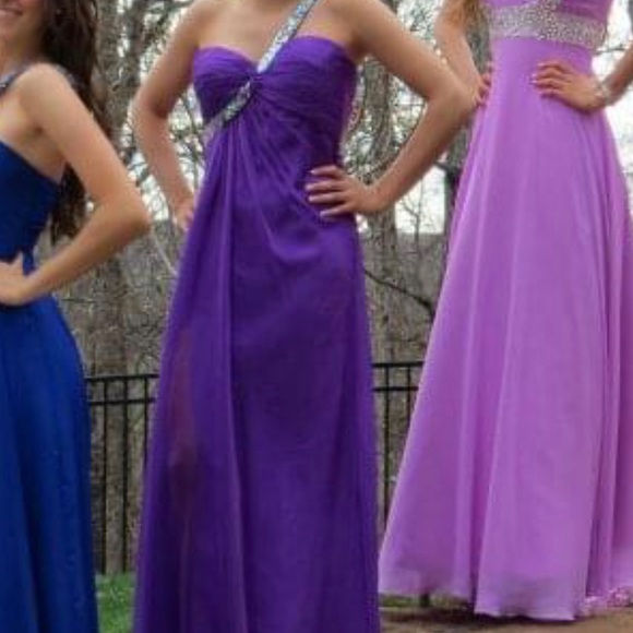 La Femme Prom Dress - Picture 8 of 10